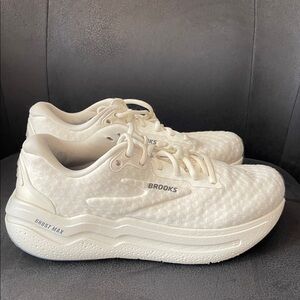 Brooks Ghost Max 2 Women’s Size 8.5 Cream